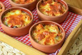 Güveçte Kaşarlı Et Sote